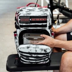 45L Timber Wolf Savage Red Meal Prep Management -Fashion bags image 3ee962b4 16e0 4b40 b9cb 5339837d2711